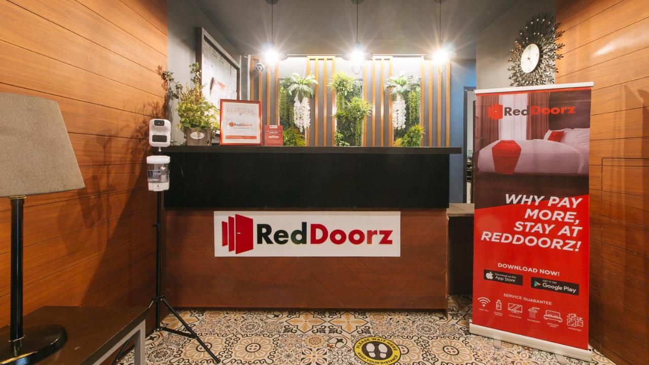 RedDoorz @ Gardenview Hotel GTower Angeles Exterior foto